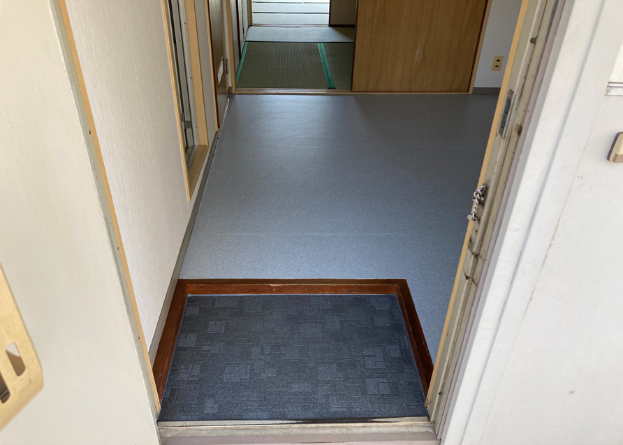 よこいの家ハイツ201の玄関